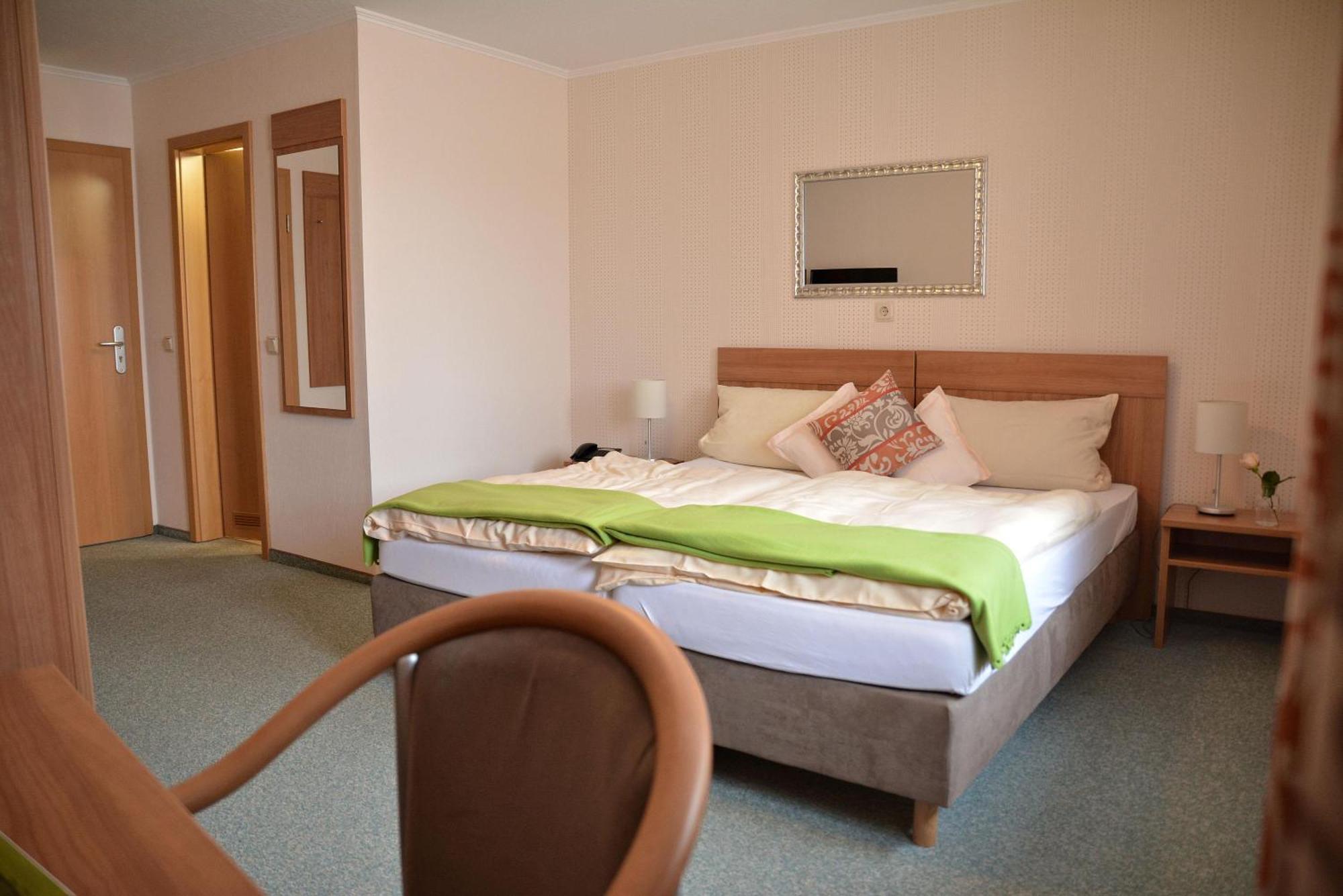 Rosenhotel Scherer Schiffweiler Экстерьер фото