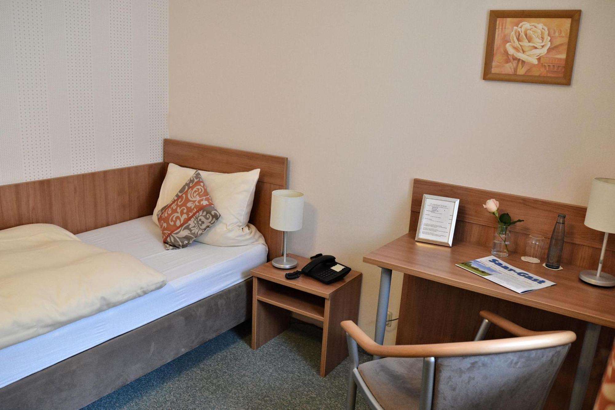 Rosenhotel Scherer Schiffweiler Экстерьер фото